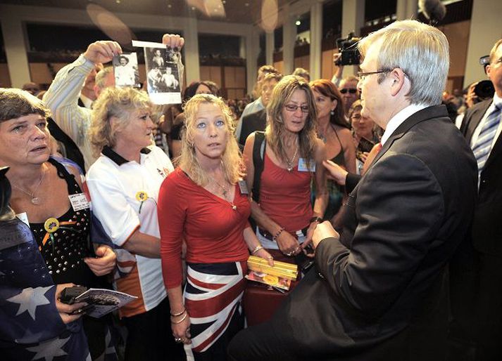 Kevin Rudd. Forsætisráðherra Ástralíu á fundi þar sem hann baðst afsökunar fyrir hönd ríkisins. fréttablaðið/AP