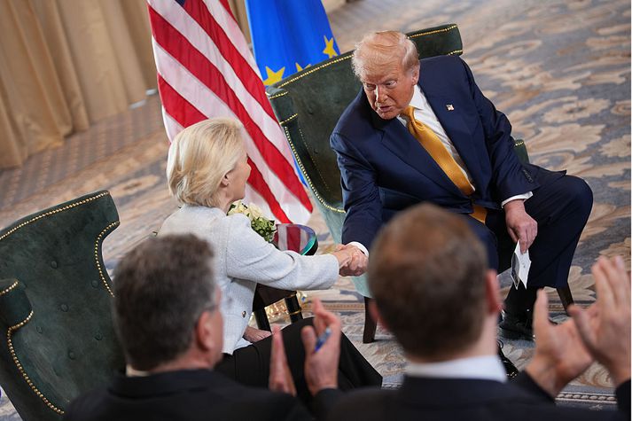 Donald Trump og Ursula von der Leyen, forseti framkvæmdastjórnar Evrópusambandsins, tilkynntu um samkomulagið í Skotlandi í gær. Enn á eftir að útfæra einhver atriði.