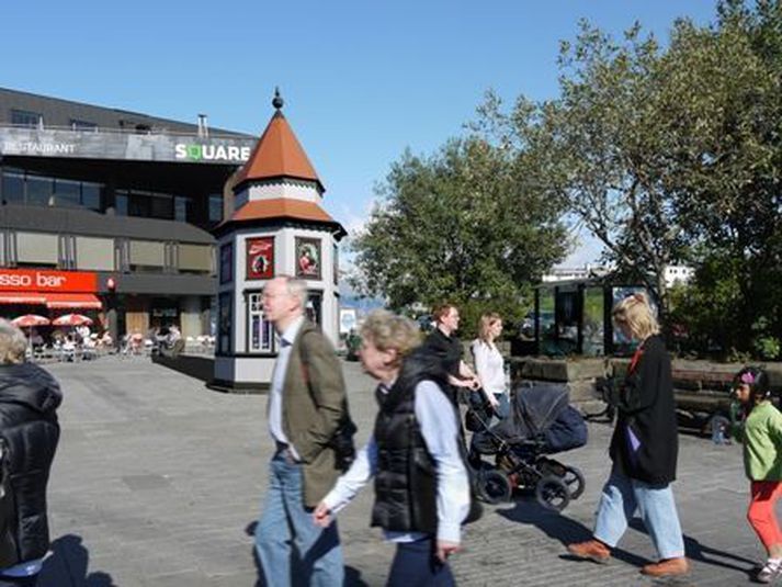 Turninn er kominn á sinn stað eftir að hafa verið geymdur annarsstaðar um skeið.