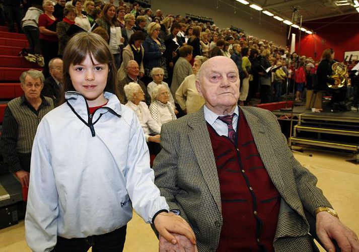 tvær kynslóðir Páll Þorleifsson er hundrað ára í dag. Fréttablaðið/Anton