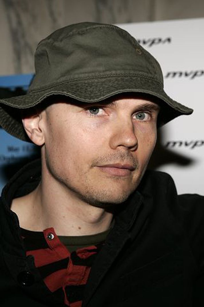 Ást eða ekki ást? Corgan segist elska Jessicu Simpson, bara ekki á þann hátt sem fólk heldur að hann elski hana.