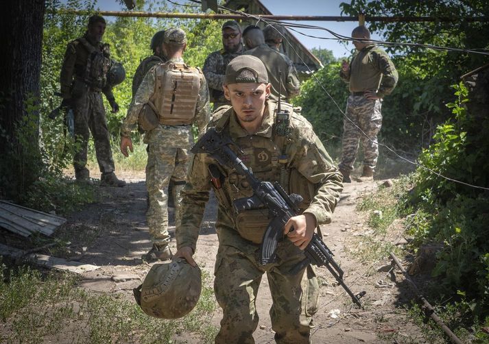 Úkraínskir hermenn í Donetsk. Rússar eru sagðir líklegir til að gefa aukinn kraft í sókn þeirra þar.