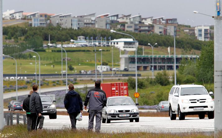 Fólk er hvatt til að keyra varlega og hafa beltin spennt.