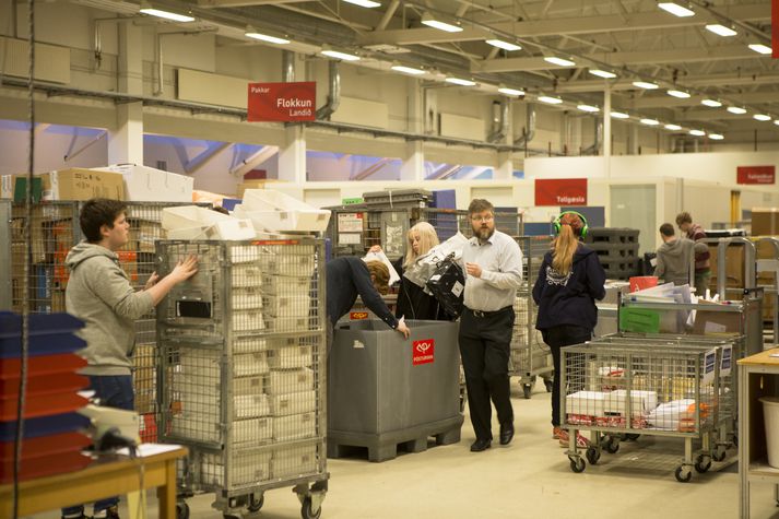 Forstöðumaður hjá Íslandspósti segir jólakortum ekki fækka í sama hlutfalli og öðrum pósti.