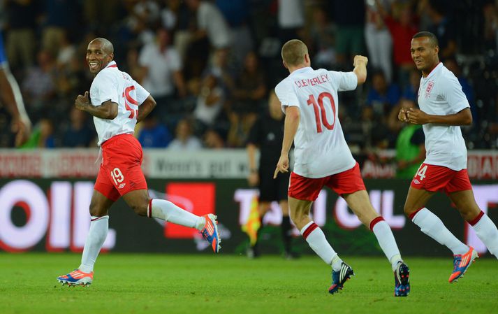 Defoe fagnar marki sínu í kvöld.