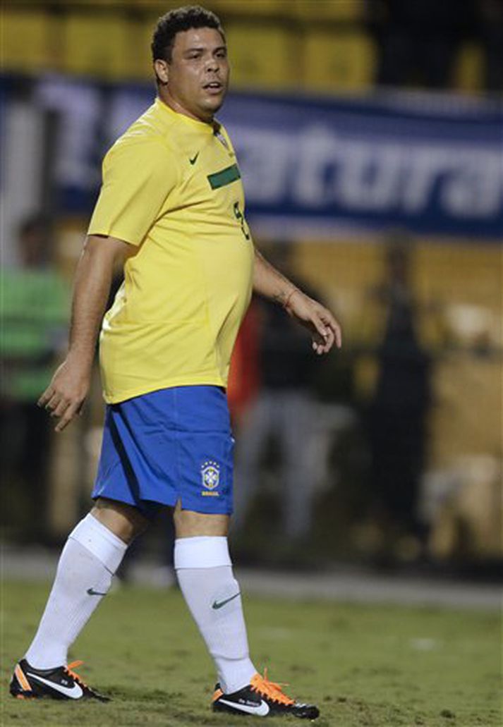 Brasilímaðurinn Ronaldo lék kveðjuleik sinn sem fótboltamaður í gær í vináttuleik gegn Rúmenum.