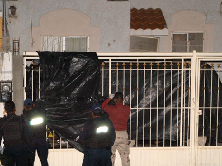 Byssumenn réðust inn í þetta hús. Mynd/ afp.