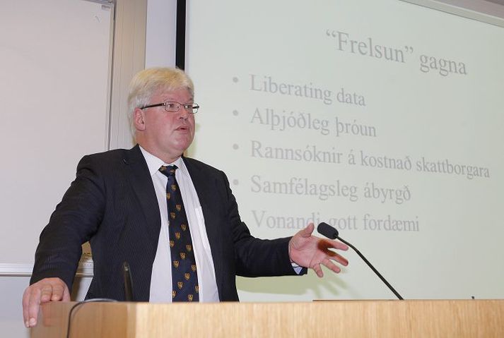 Ólafur Þ. Harðarson opnaði formlega gagnagrunn þar sem má finna upplýsingar um stjórnmálaviðhorf Íslendinga frá 1983. Fréttablaðið/VAlli