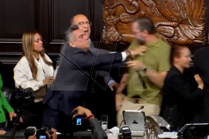 Moreno Cárdenas missti algjörlega stjórn á sér á þinginu á miðvikudag.