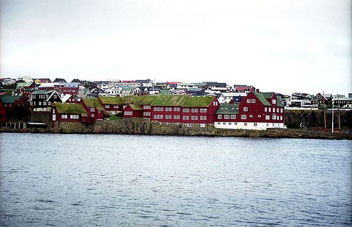 Íslendingurinn sem situr í fangelsi í Færeyjum, grunaður um hlutdeild í Pólstjörnumálinu, getur átt yfir höfði sér allt að tíu ára fangelsi.