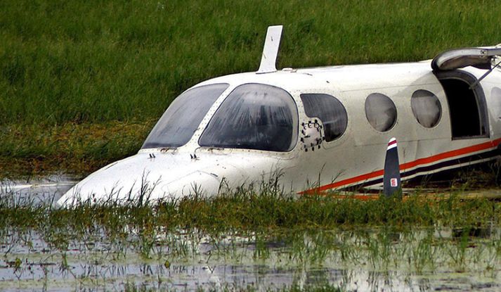 Flugvélin brotlenti í Makong ánni í suðurhluta Laos