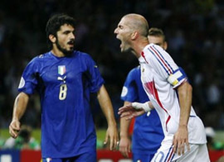 Zidane var nálægt því að skora í framlengingunni og enda ferilinn á að lyfta styttunni.