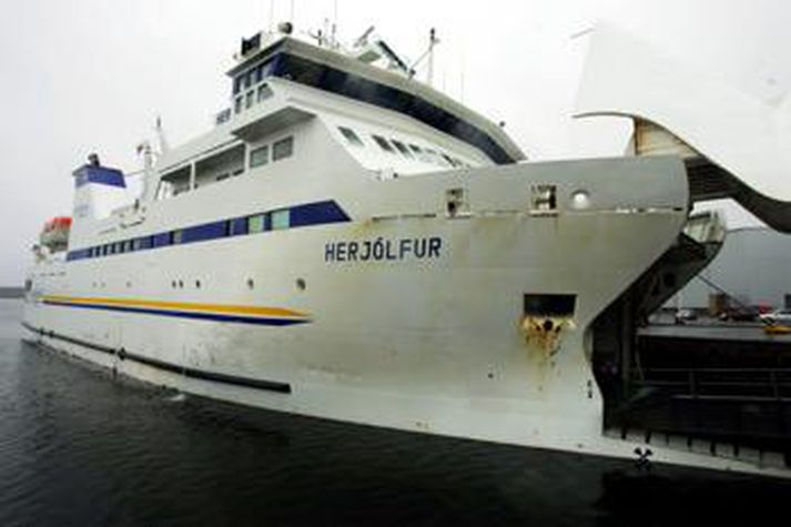 Herjólfur í höfn.