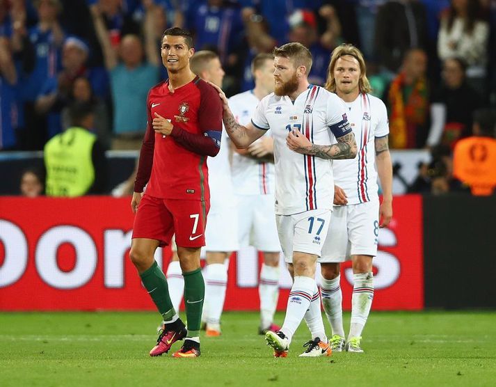 Ronaldo hafði lítinn áhuga á að skiptast á treyjum við Aron Einar Gunnarsson.