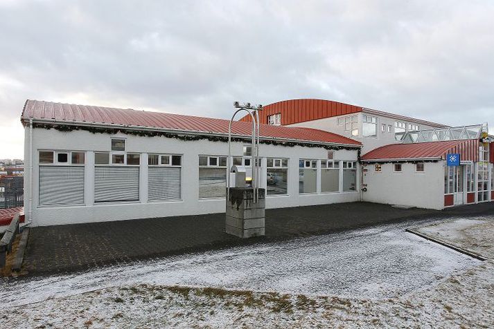 Bankinn var sá síðasti af bönkunum til þess að loka útibúi sínu í Grafarvogi, en það var gert í mars í fyrra.