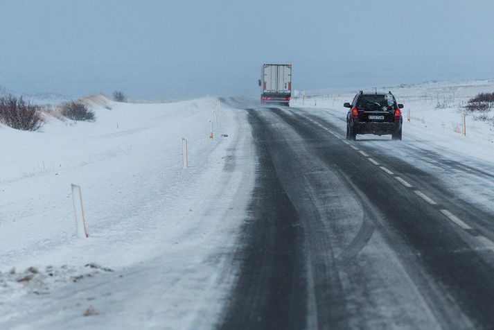 Líkur eru á að tafir verði á umferð á Norðurlandi í dag. 