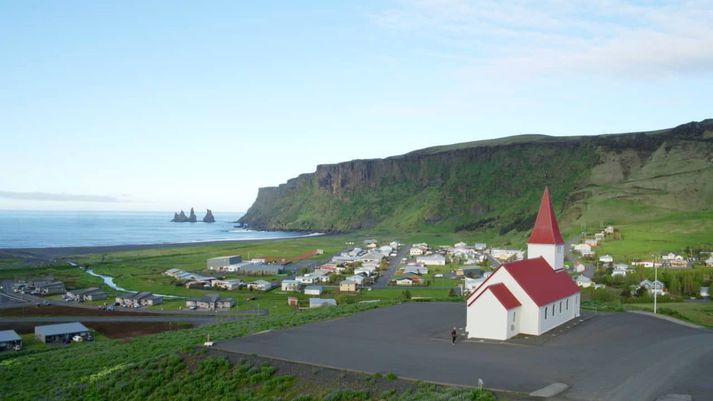 Í Mýrdalshreppi eru margar af þekktustu náttúruperlum landsins. Þá er Vík vinsæll staður hjá ferðamönnum.