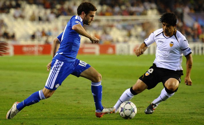 Juan Mata sækir gegn sínum gömlu félögum í Valencia í kvöld.