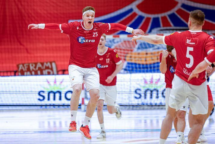 Íslandsmeistarar Vals heimsækja FH-inga í Olís-deild karla í handbolta í kvöld.