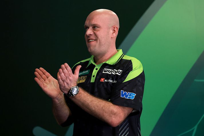 Michael van Gerwen var afar ósannfærandi í fyrstu umferð á HM í pílukasti en mætir aftur til leiks í kvöld.