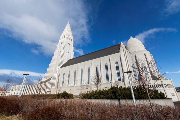 Hart hefur verið deilt um úthlutun lóða til trúfélaga undanfarna mánuði. Kirkjur eru til að mynda byggðar á ókeypis lóðum.