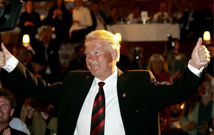 Carl I. Hagen,  borgarfulltrúi Framfaraflokksins í Ósló, telur að Pegida-leiðtoginn geti kennt þar sem hann getur leitt mótmælagöngur.