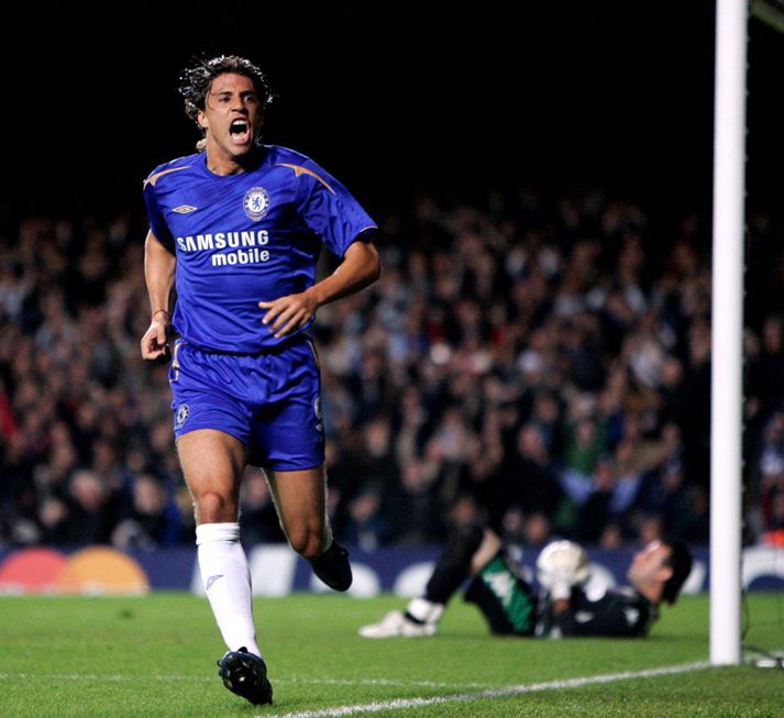 Crespo fagnar marki í leik með Chelsea.