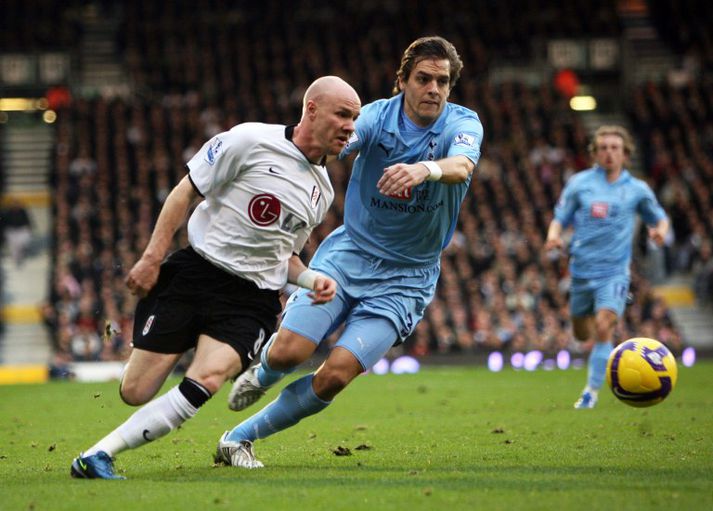 Woodgate í baráttu við Andy Johnson