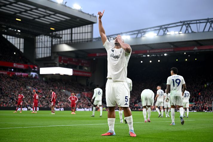 Murillo fagnar marki sinu fyrir Nottingham Forest á móti Liverpool á Anfield í gær.