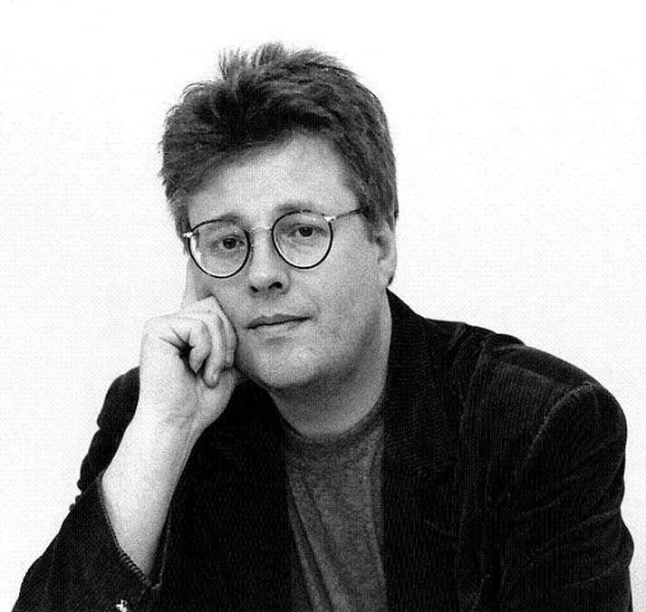 Stieg Larsson ætlaði sér að skrifa 10 bækur í Millenium-flokknum. Þrjár voru tilbúnar þegar hann lést og sagan segir að sú fjórða sé til en falin á fartölvu.