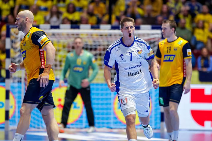 Viggó Kristjánsson og félagar í íslenska landsliðinu lækkuðu rostann í Svíum með ótrúlegri frammistöðu í Malmö í gær.