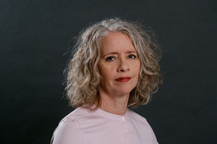 Halla Þorvaldsdóttir er framkvæmdastjóri Krabbameinsfélagsins. Hún er fundarstjóri á fundinum. 