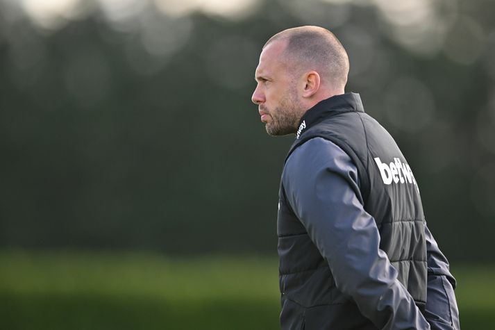 John Heitinga er nýr aðstoðarþjálfari Liverpool.