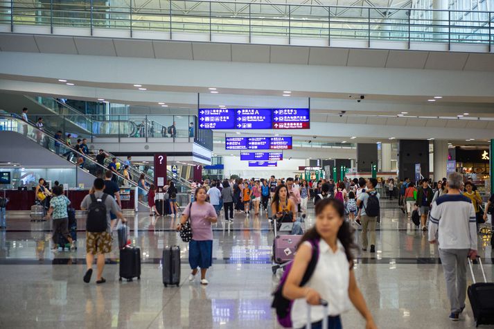 Á flugvellinum í Hong Kong. ­