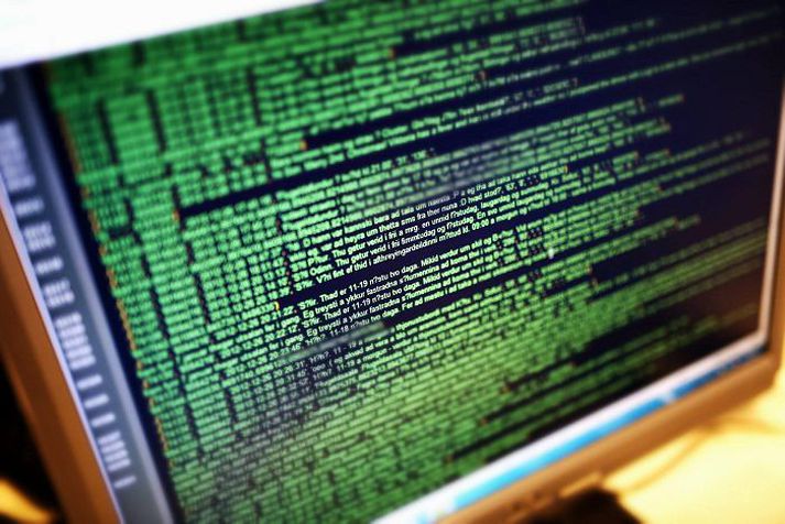 Tölvuþrjótar hafa reynt að komast yfir lykilorð viðskiptavina Íslandsbanka í dag. 