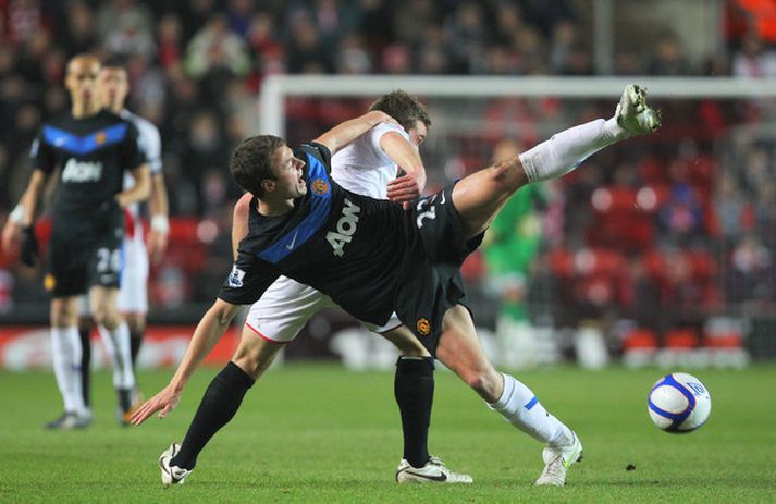 Jonny Evans í baráttunni í dag.