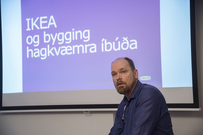 Þórarinn Ævarsson, framkvæmdastjóri IKEA á Íslandi, kynnir byggingu fjölbýlishússins á fundi Íbúðalánasjóðs um byggingu hagkvæmra íbúða.