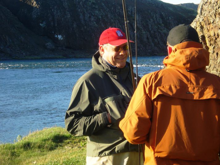 Afar þungt hljóð er í Bjarna Júlíussyni, formanni SVFR, vegna framgöngu Stangaveiðifélags Selfoss og íhugar stjórn SVFR aðild sína að LS vegna málsins