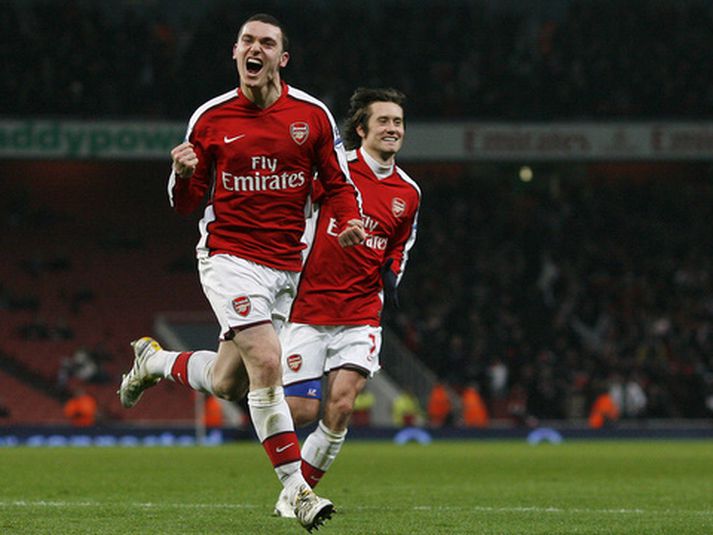 Thomas Vermaelen fagnar marki sínu í kvöld.
