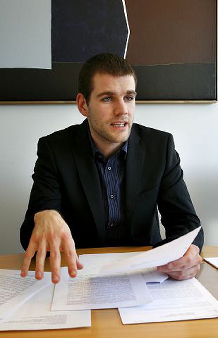 Stefán Þór Sigtryggsson, sérfræðingur hjá Spron Engin ástæða er til að óttast stóra gjalddaga krónubréfa að mati Stefáns „Markaðurinn er framsýnni en svo. Þegar krónubréfin eru gefin út eru áhrifin á gengið metin fram í tímann, þannig að ekki er að vænta einhverra skella þegar gjalddagarnir renna upp.“ 