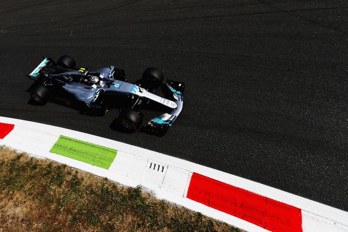 Valtteri Bottas á Mercedes var fljótastur á seinni æfingu dagsins.