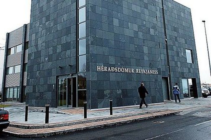 Héraðsdómur Reykjaness. Dómarinn í málinu var að fylgja dómafordæmum þegar hann dæmdi drengina í 30 daga óskilorðsbundið fangelsi, en umdeilt þykir að hann hafi ekki tekið sérstakt tillit til ungs aldurs drengjanna.