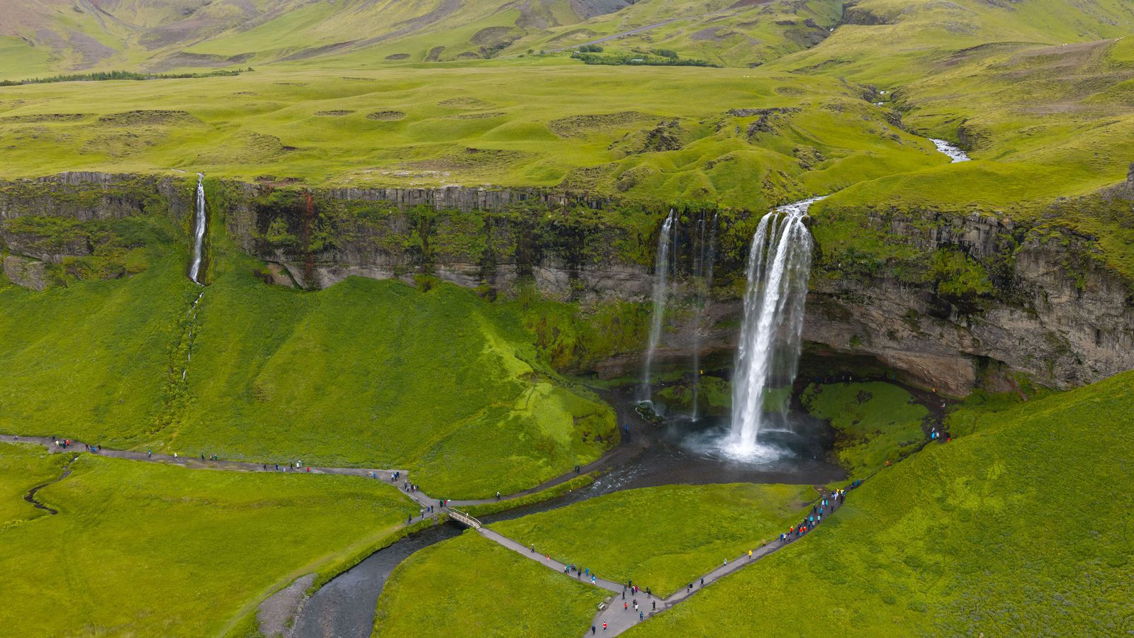 Allt að sau­tján stigum og mildast á Suður- og Vestur­landi