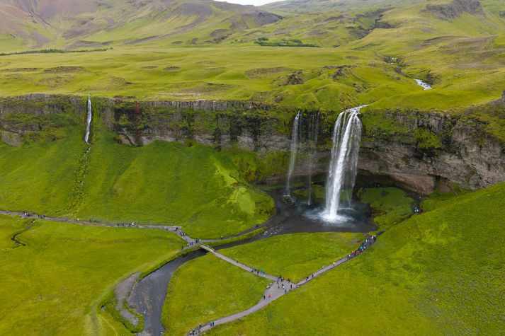 Um verslunarmannahelgina má búast við norðanstrekkingi og vætu fyrir norðan og austan en bjartviðri með köflum og þurrviðri í öðrum landshlutum. 