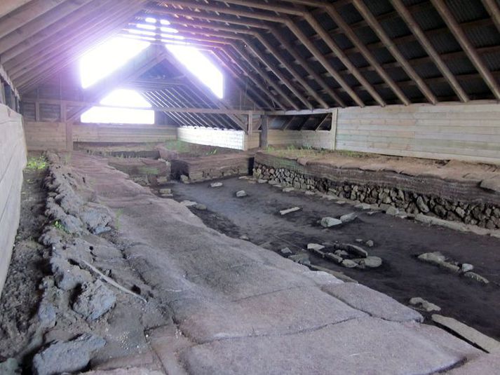 Skálinn að Stöng var byggður 1957 en þjónar ekki tilgangi sínum lengur.