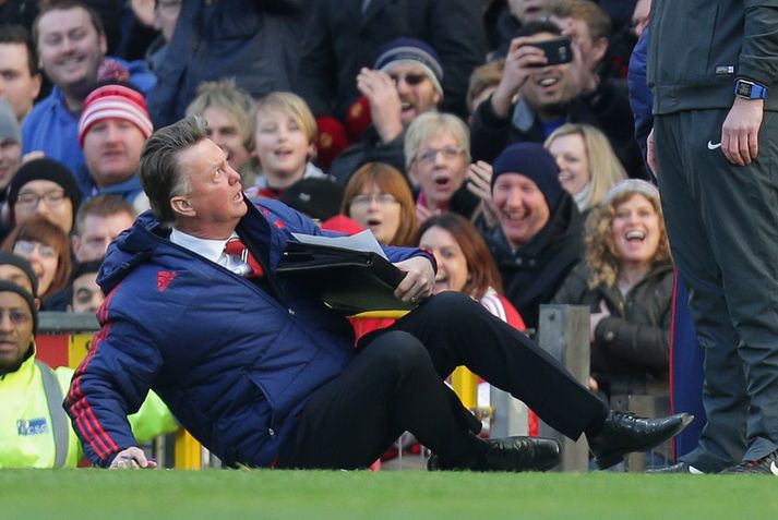 Louis van Gaal gerði tilraun til að meiða sig sjálfan gegn Arsenal en komst heill í gegnum leikinn.