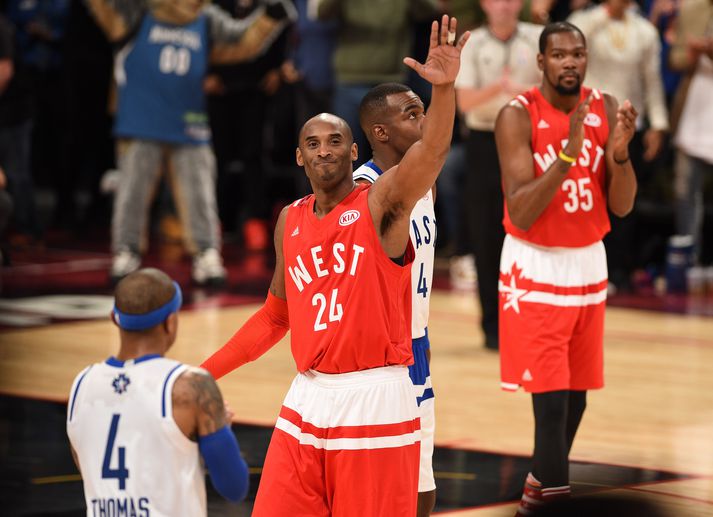 Kobe Bryant fékk höfðinglegar móttökur í Toronto í nótt.