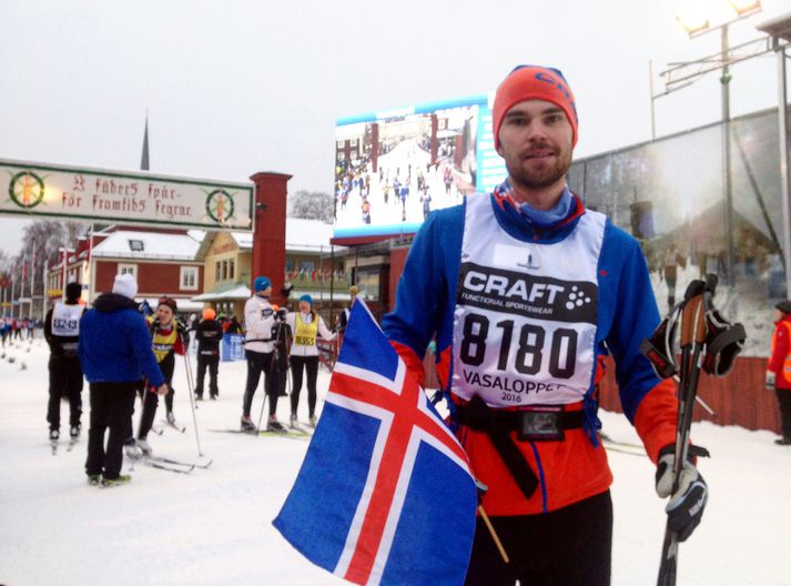 Björn Már Ólafsson skíðakappi rétt eftir að hann kom í mark eftir Vasaloppet sem fram fór í Svíþjóð.