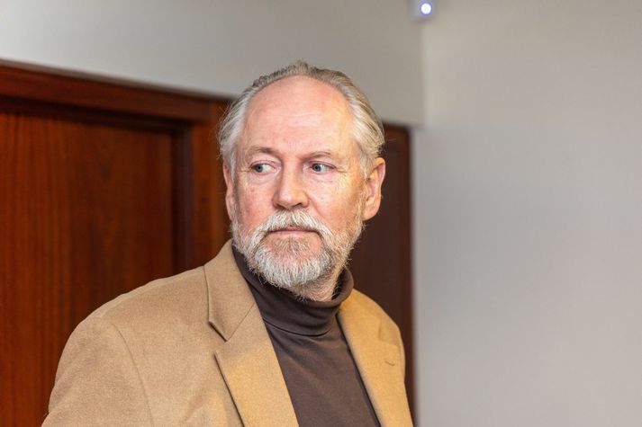 Tilfinningar Páls eru blendnar nú þegar hann sér fram á starfslok við Fjölbrautaskólann í Garðabæ. Einskonar blanda feginleika og eftirsjá.
