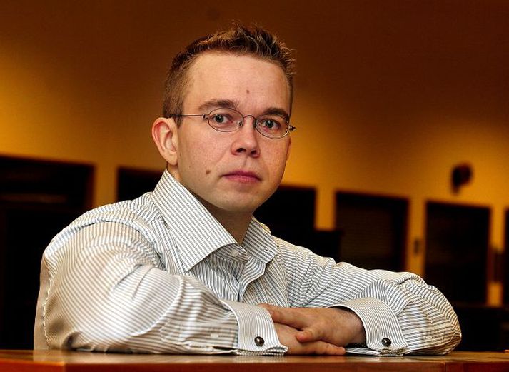 Axel Hall aðjúnkt við Háskólann í Reykjavík Axel segir að til staðar þurfi að vera ákveðin skilyrði á markaði til þess að fyrirtæki sem á honum starfa geti talist fara saman með markaðsráðandi stöðu. 